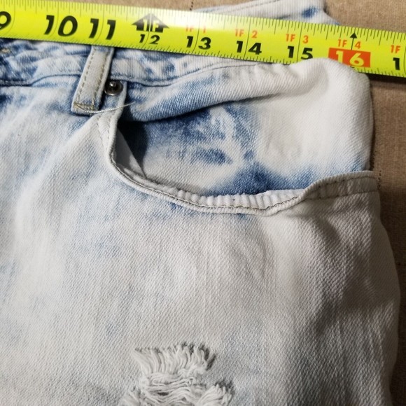 Carbon Men Jean Shorts Blue Size 32 Denim Distressed Frayed Hems Light Wash - Picture 5 of 8